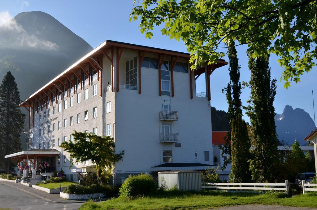 Grand Hotel - By Classic Norway Hotels Åndalsnes Εξωτερικό φωτογραφία